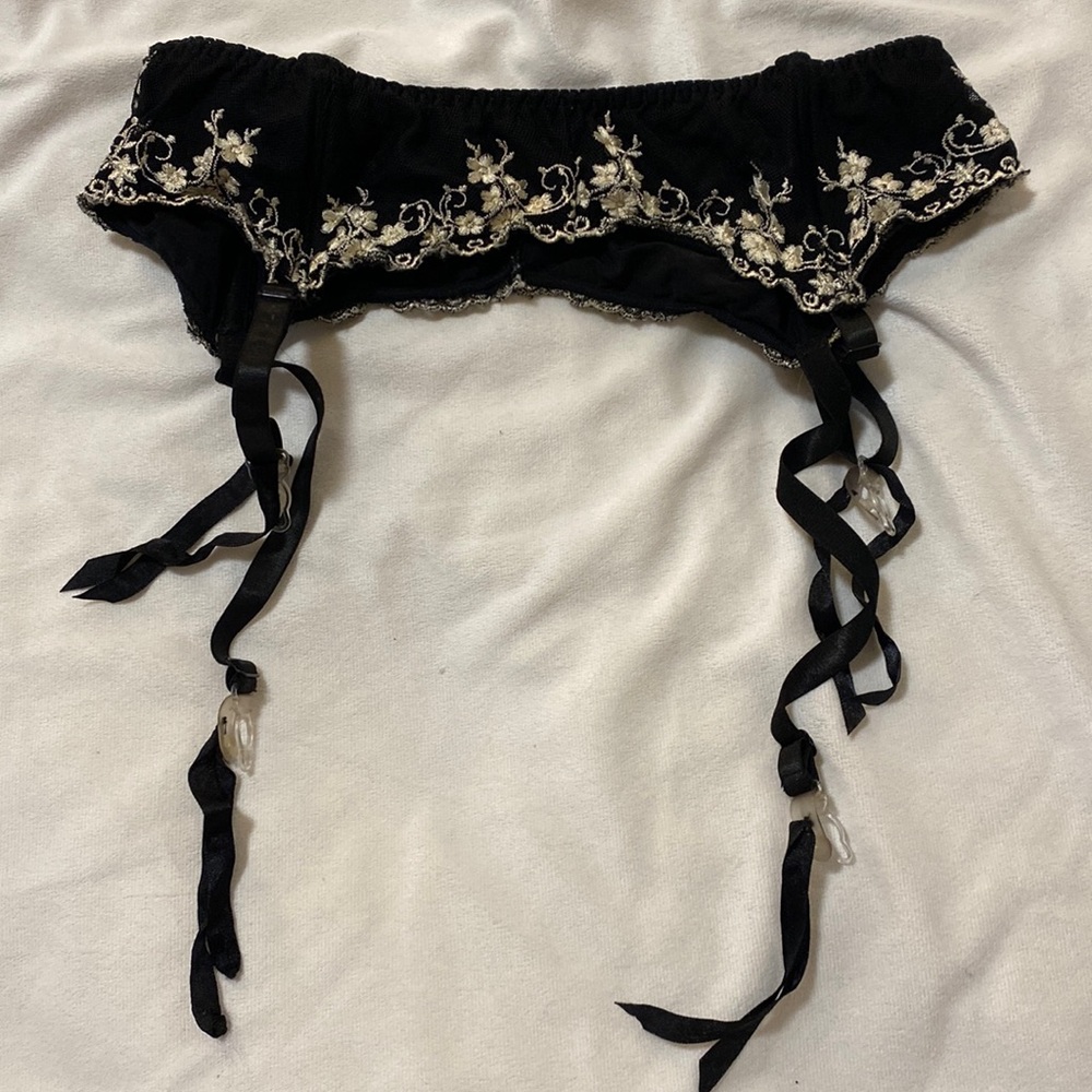 Stitched Flower Garter S/M